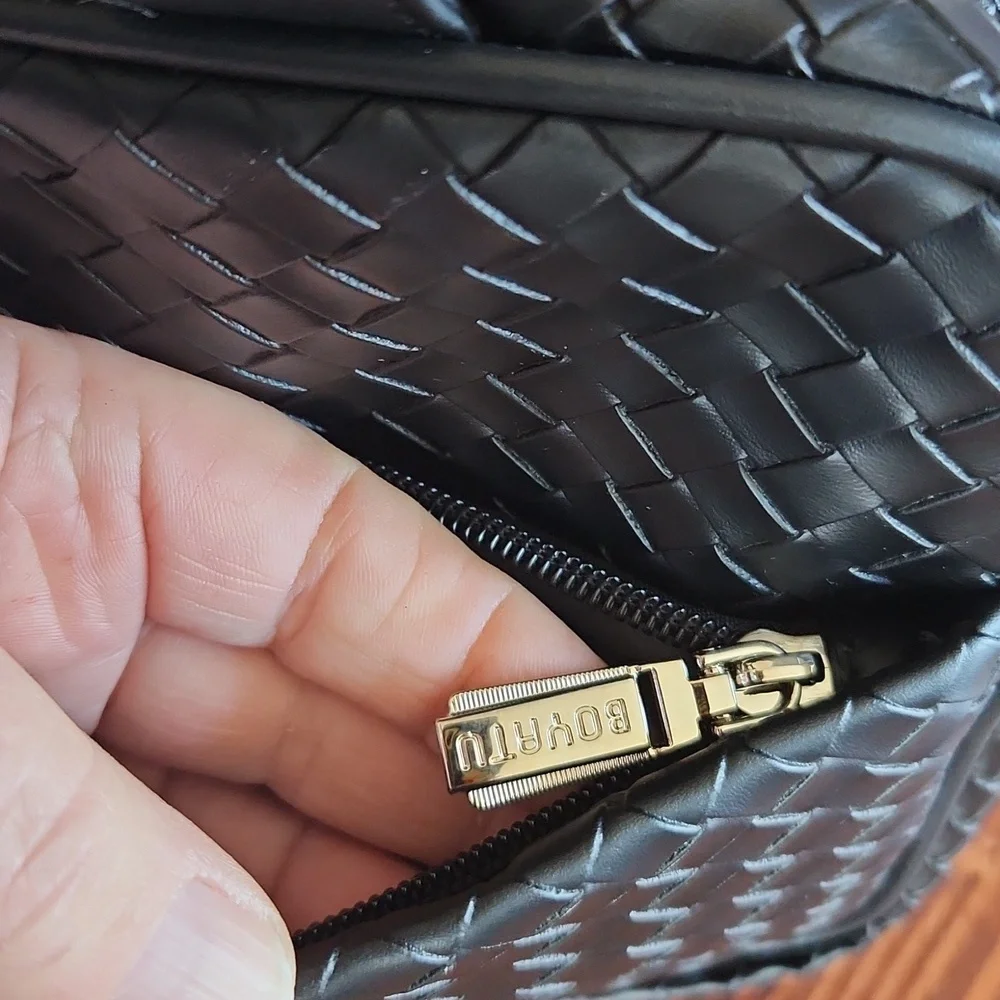 Boyatu Black Make up travel Bag โ NWT โ Woven Leather โ Silver Hardware โ Classy - Picture 10 of 15